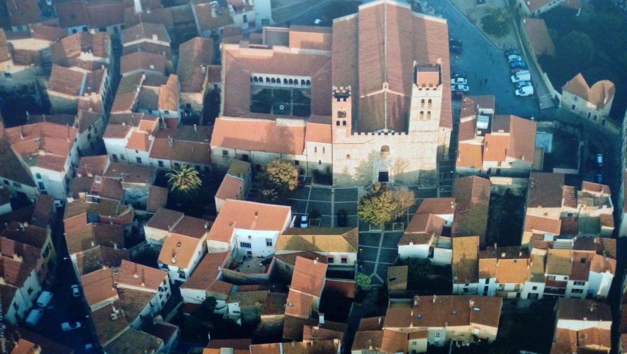 Maison Au Pied De La Cathedrale เอลน์ ภายนอก รูปภาพ